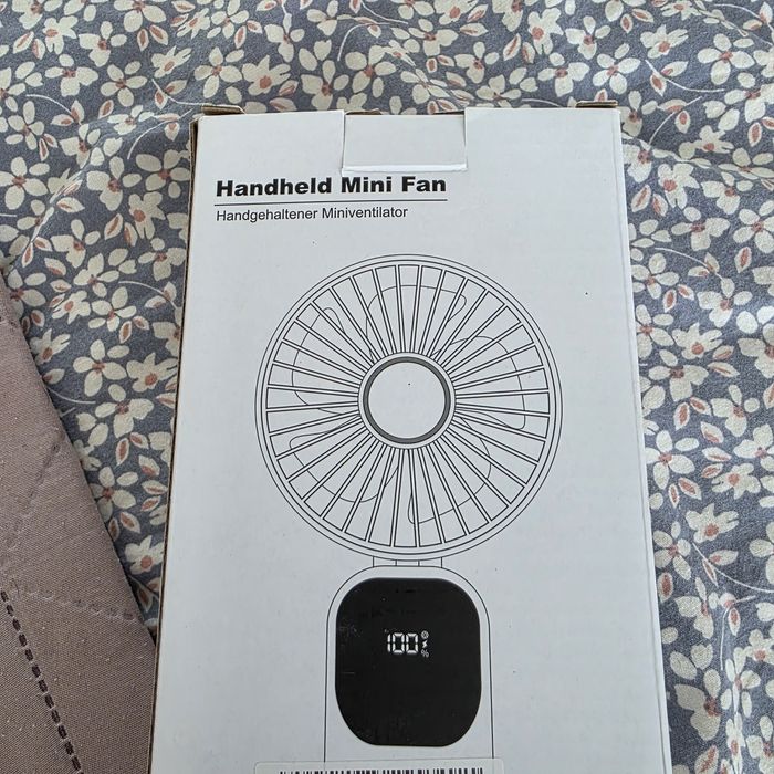 Ventilator  de mana pentru makeup  cu 5 viteze si cu ecran