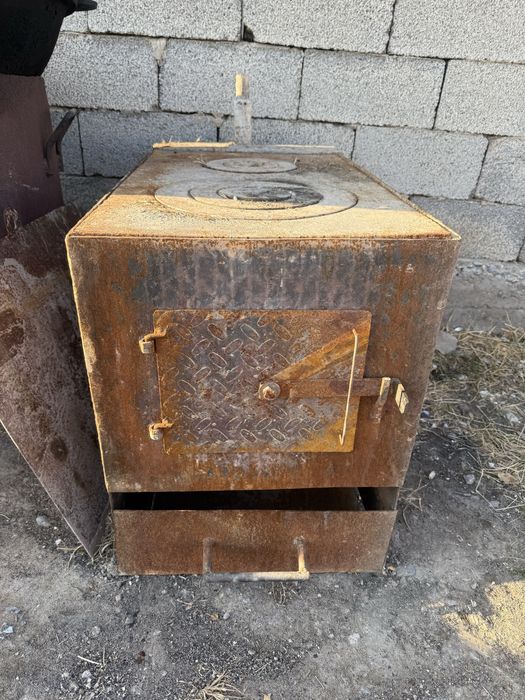 Печка сатамыз !!! Көмір және газбен жанады  . Бачок және насосы бар .