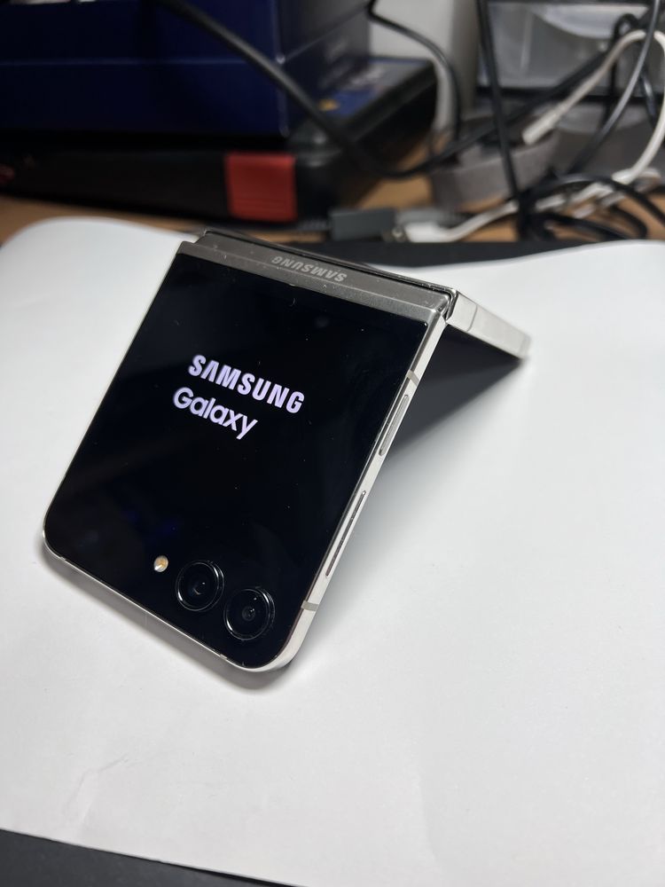 Samsung Galaxy Flip 5