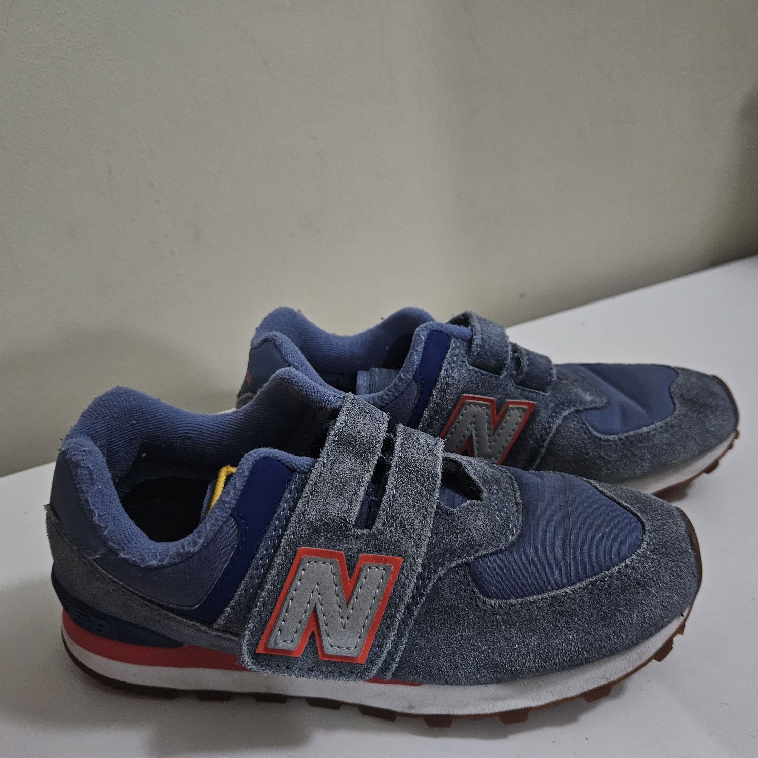 Adidasi New balance ediție limitata.nr 33 copii