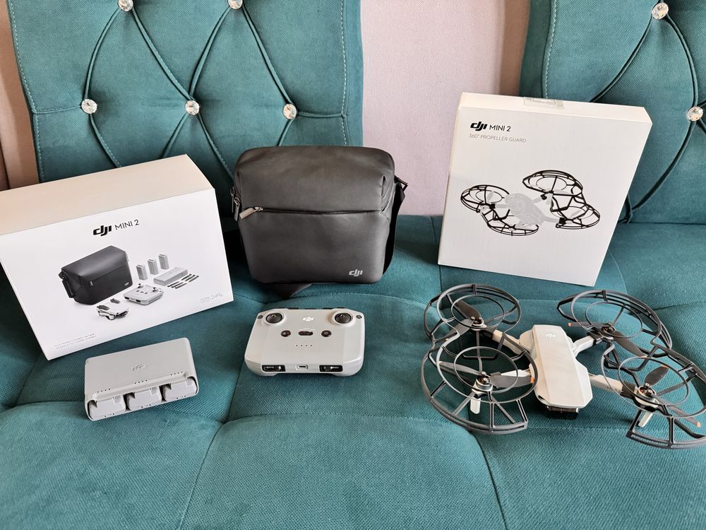 Дрон DJI Mini 2 Fly More Combo с защитой пропеллеров