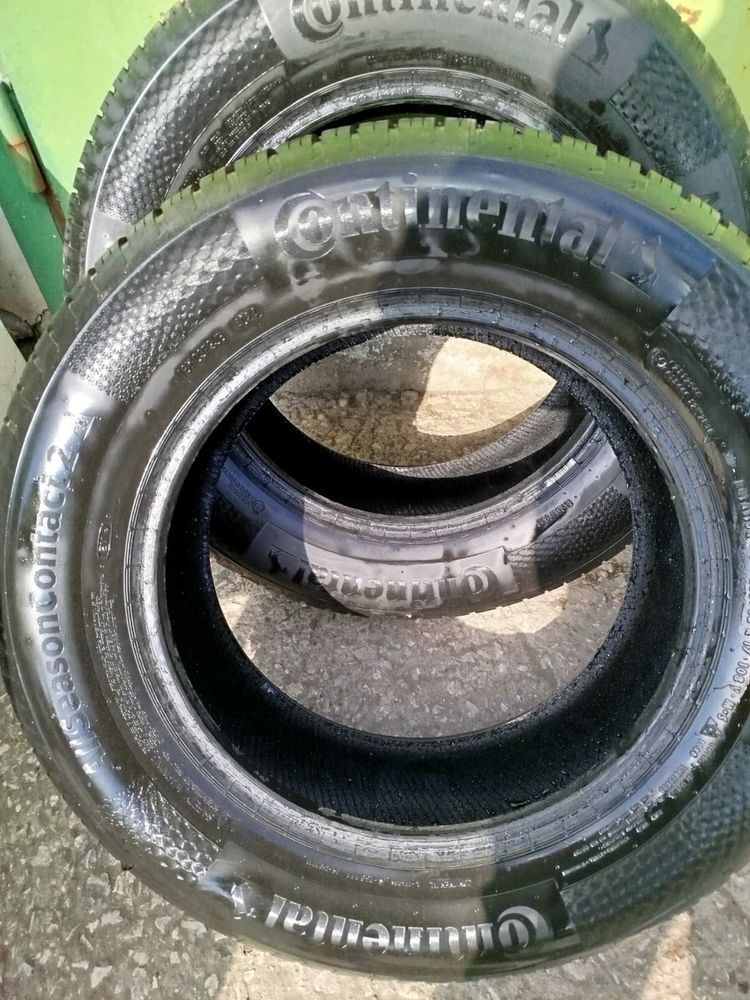 Continental AllSeasonContact 2,  235/65 R17, DOT 4024