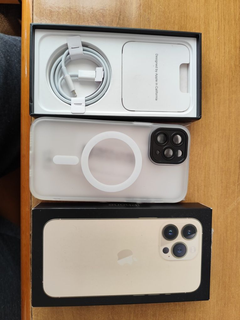Iphone 11 Pro 256 GB Gold пълен комплект+протектори+кейс Батерия 100%