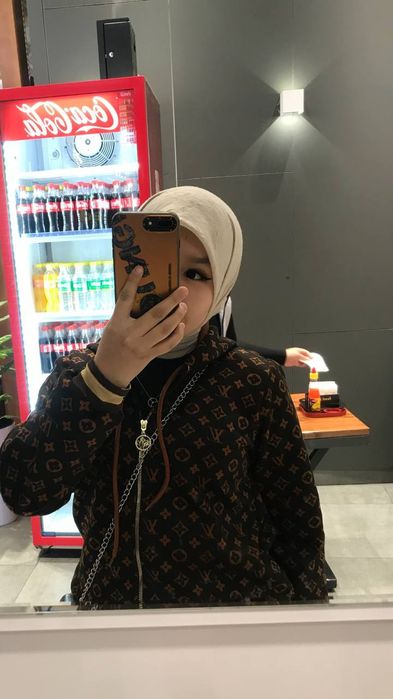 Hermes mini qora sumka sotilvoti chiroyli turadi