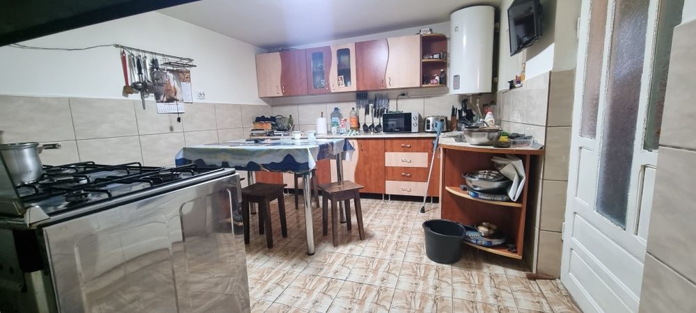 Casa din caramida, cu 4 camere, mobilata si utilata localitatea Romanu