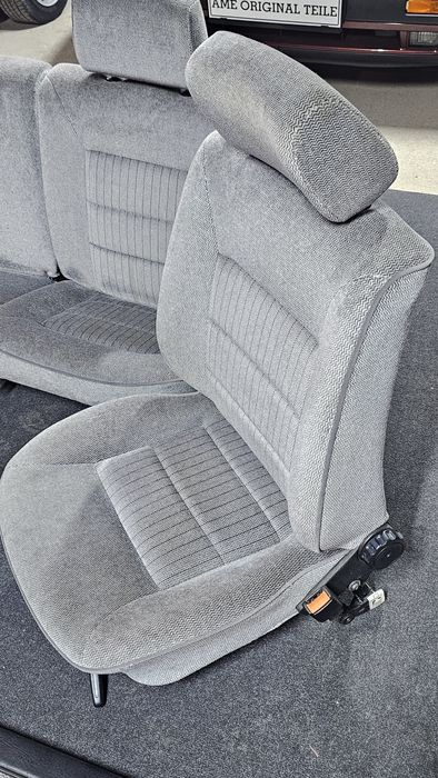 Interior original Volkswagen Golf 2 Carat (4usi)

Stare foarte buna
Sc