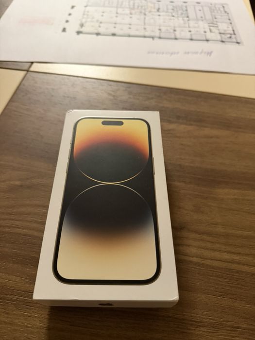 Iphone 14 pro с кутия и зарядно в перфектно състояние
