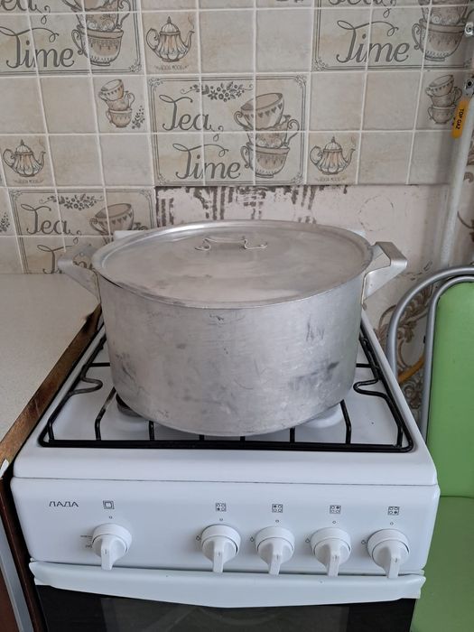 Кастрюля продаю 20 литр