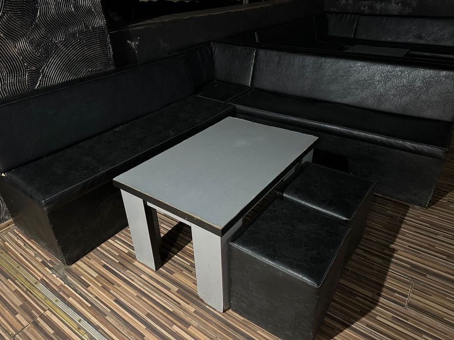 Vând set canapele bar și tamburet  + bonus,  mesele CADOU