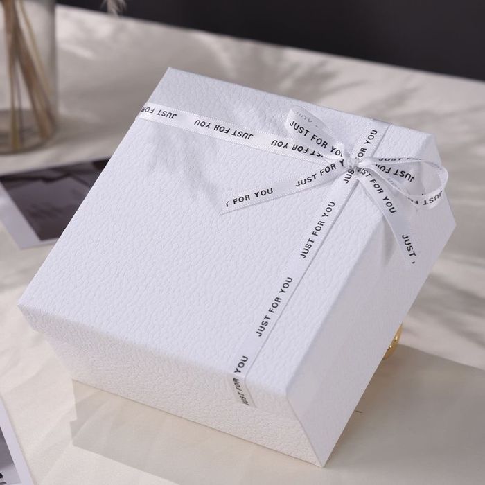 Подарочная коробка