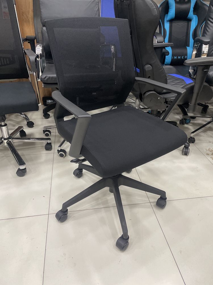 Офисное кресло качалка модель 425
