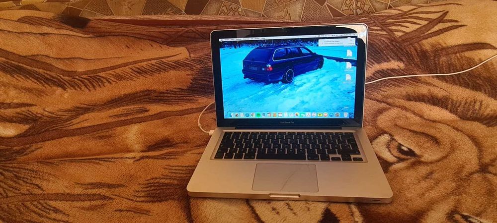 Laptop Apple Macbook Pro cu procesor Core2Duo,4 Gb RAM si 500 HDD