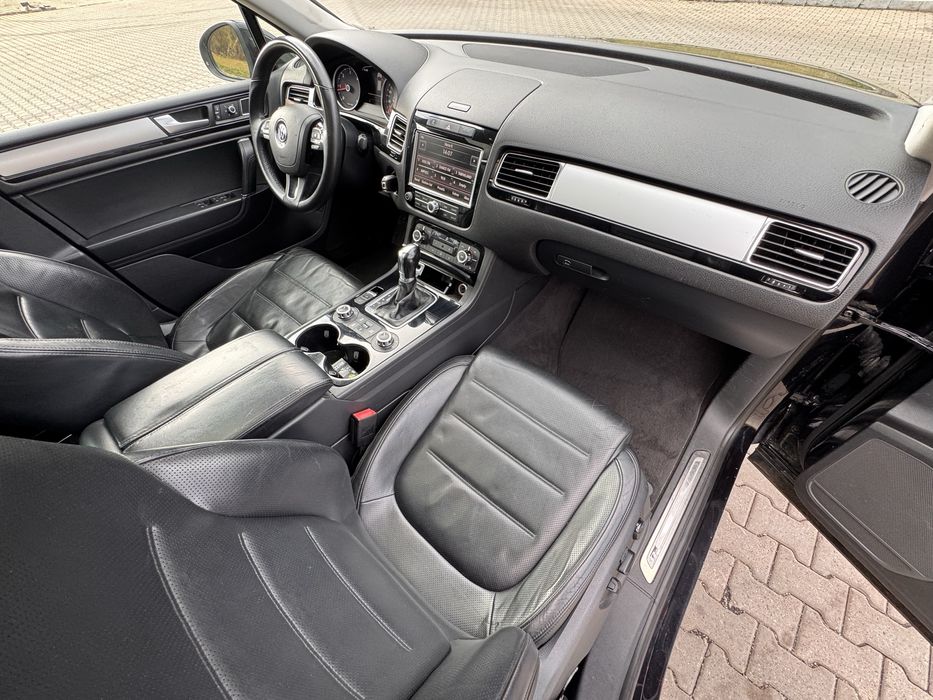 VW Touareg R-Line V6 3.0TDI 245cp 2014 usor avariat bara spate