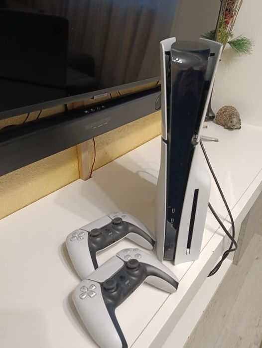 Vând PlayStation