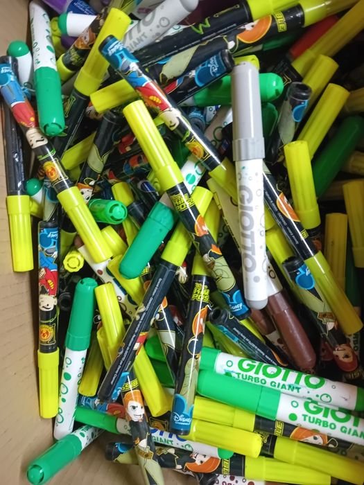 Carioci galben fosforescent. Pret 100 lei pentru 100 bucati