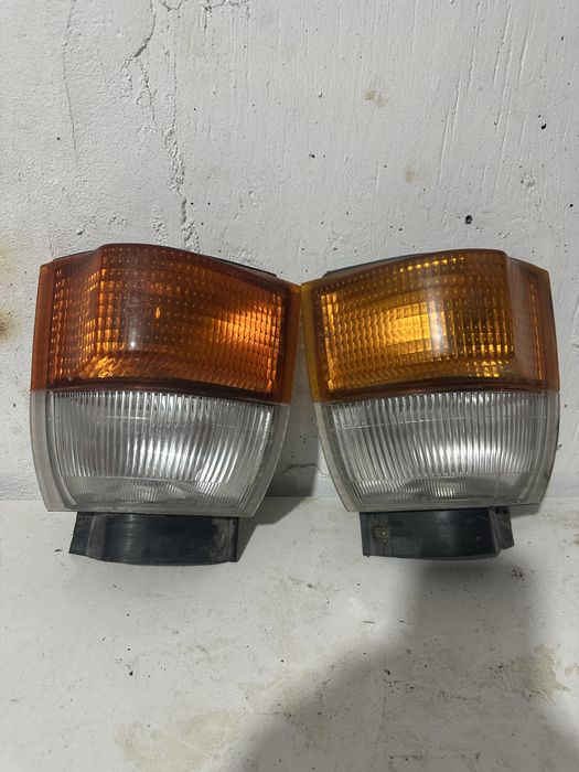 Передний поворотники на Nissan Atlas