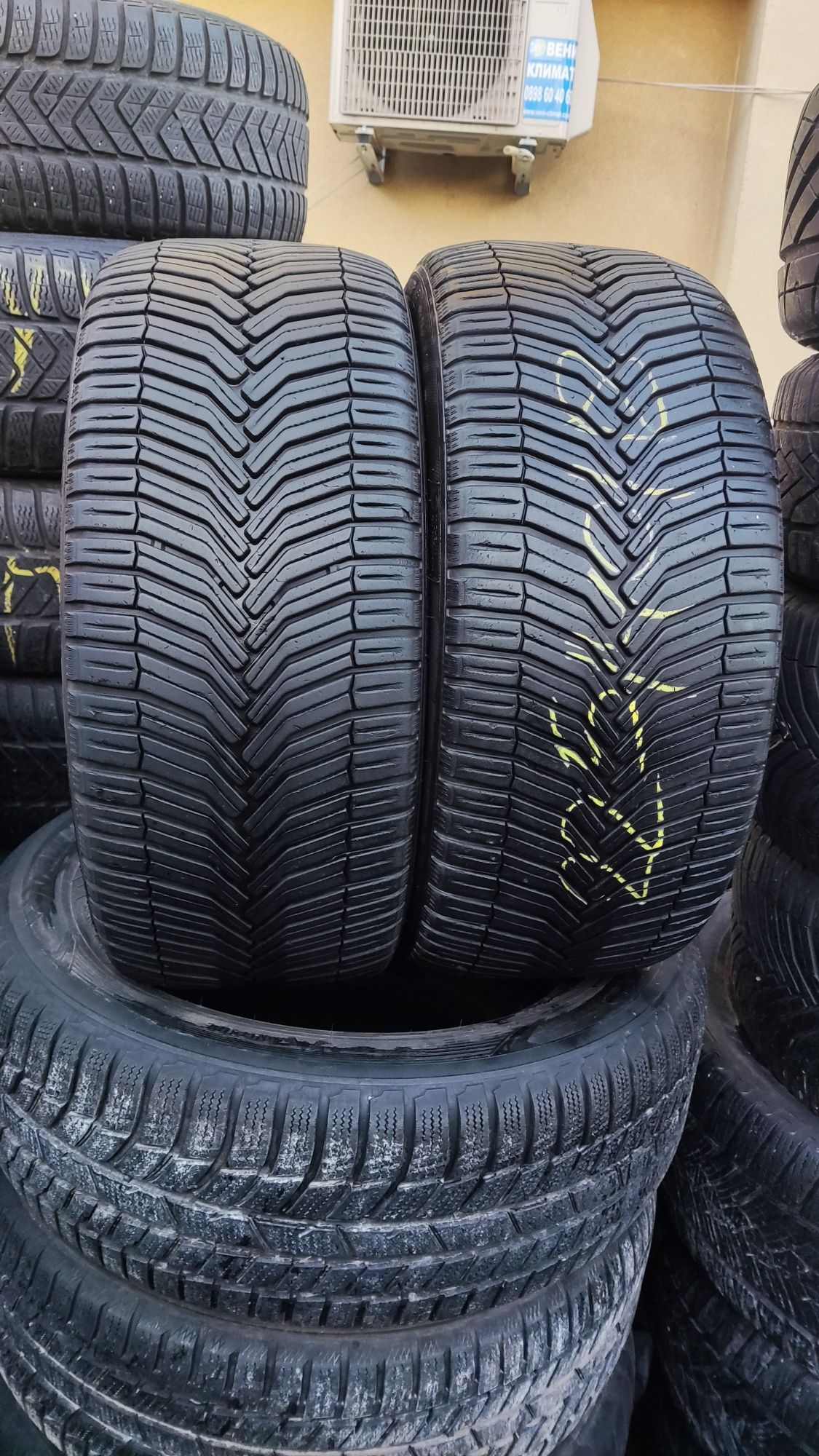 2бр всесезонни гуми 225/40/18 Michelin Cross Climate+
6.5мм грайфер
До