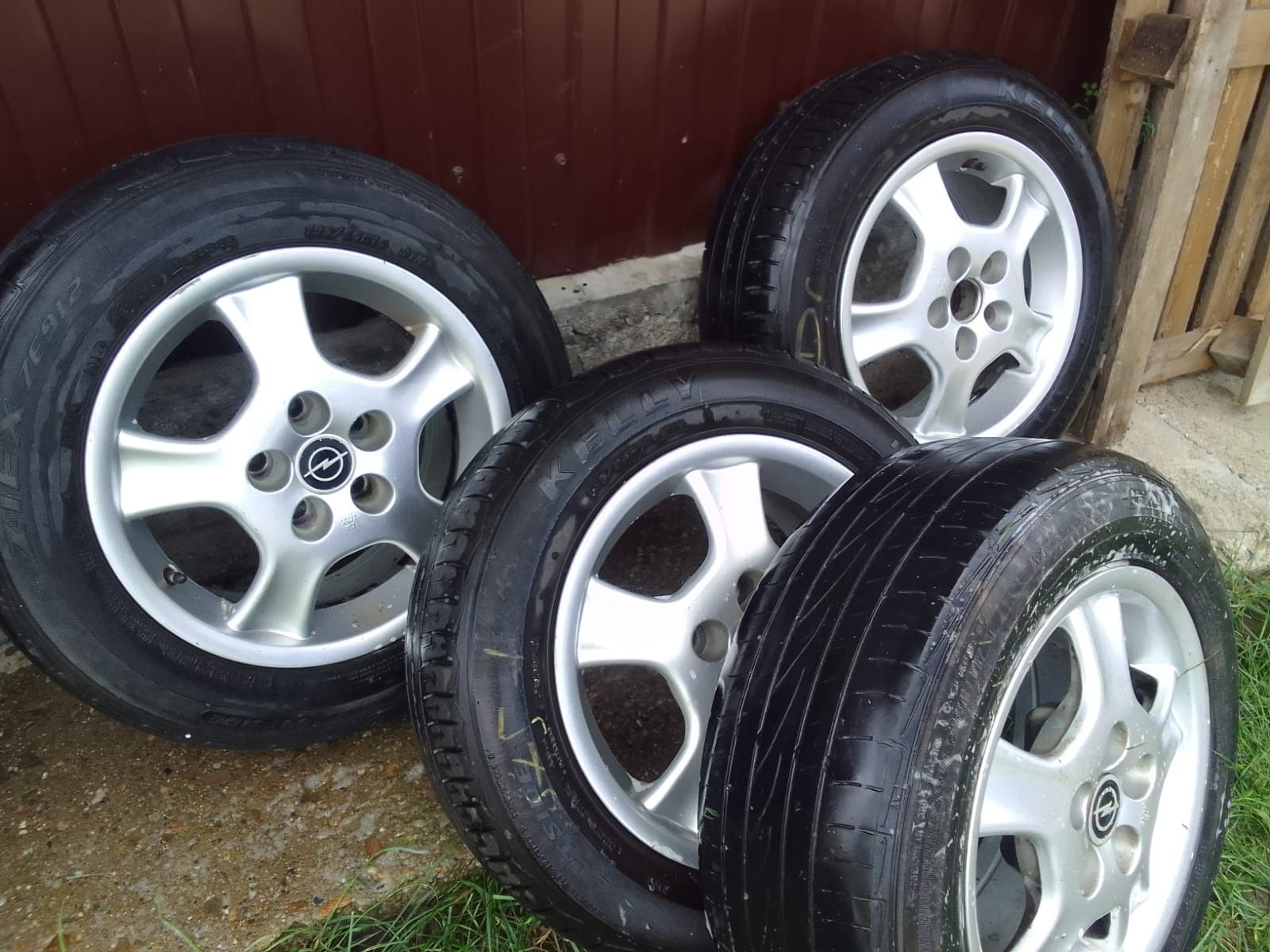 Vand set jante aliaj 15 cu anvelope pt. Opel!!!