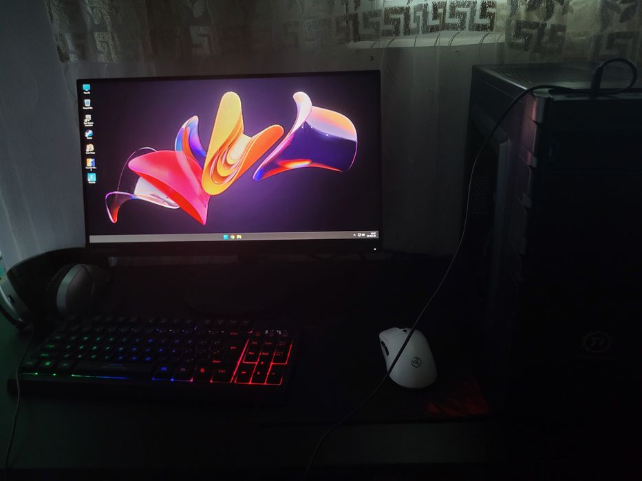 Vând pc gaming medium level