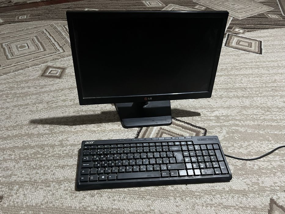 Продаю монитор с клавиатурой