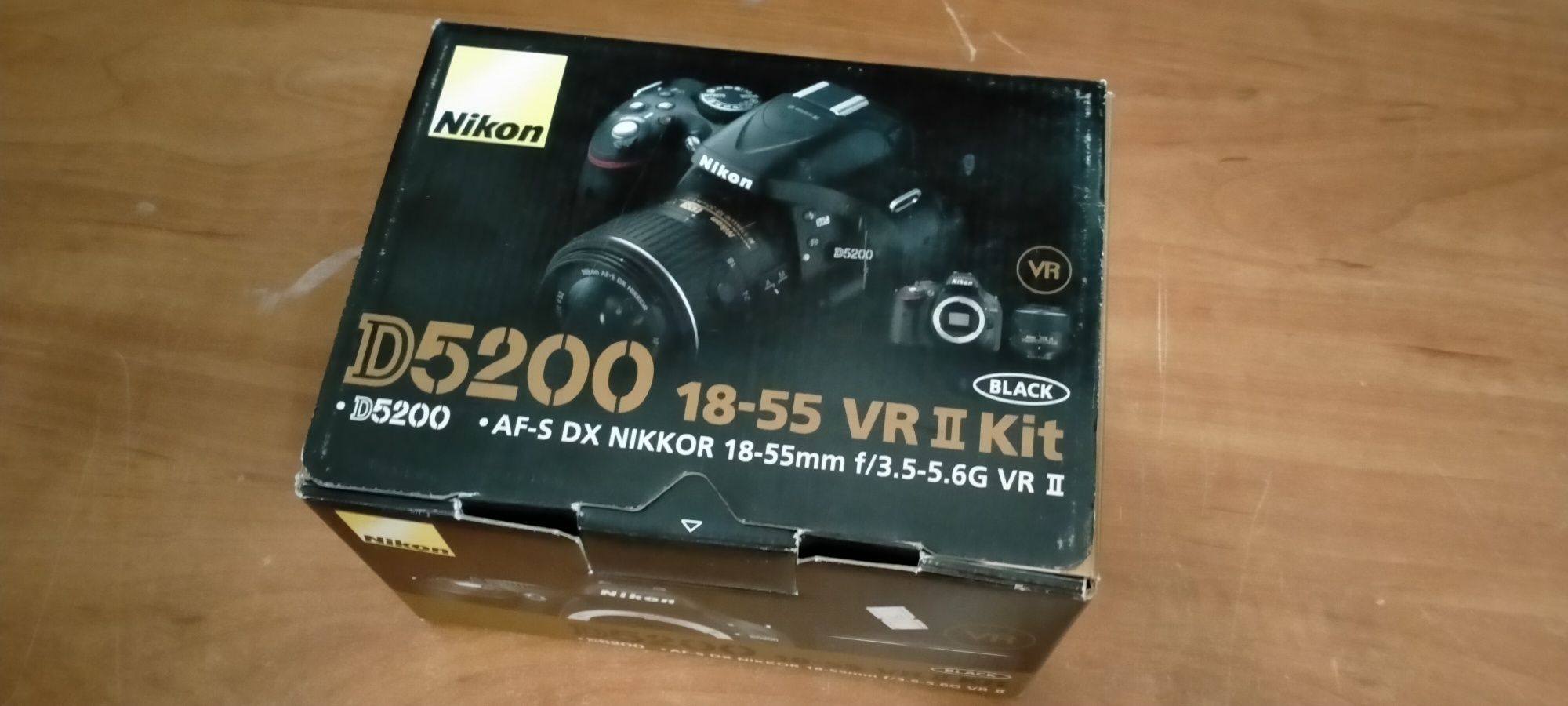 Зеркальный фотоаппарат Nikon D5200.