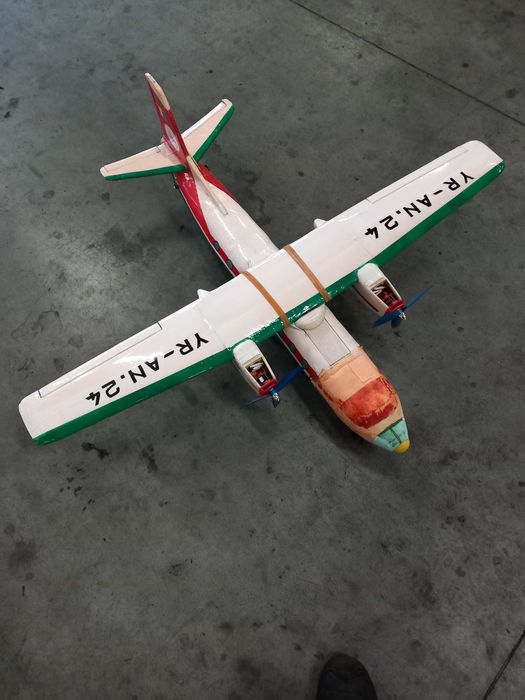 Aeromodel RC confectionat manual