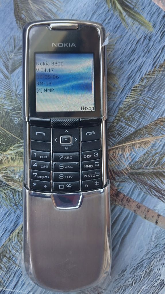 Чисто нова Нокия 8800