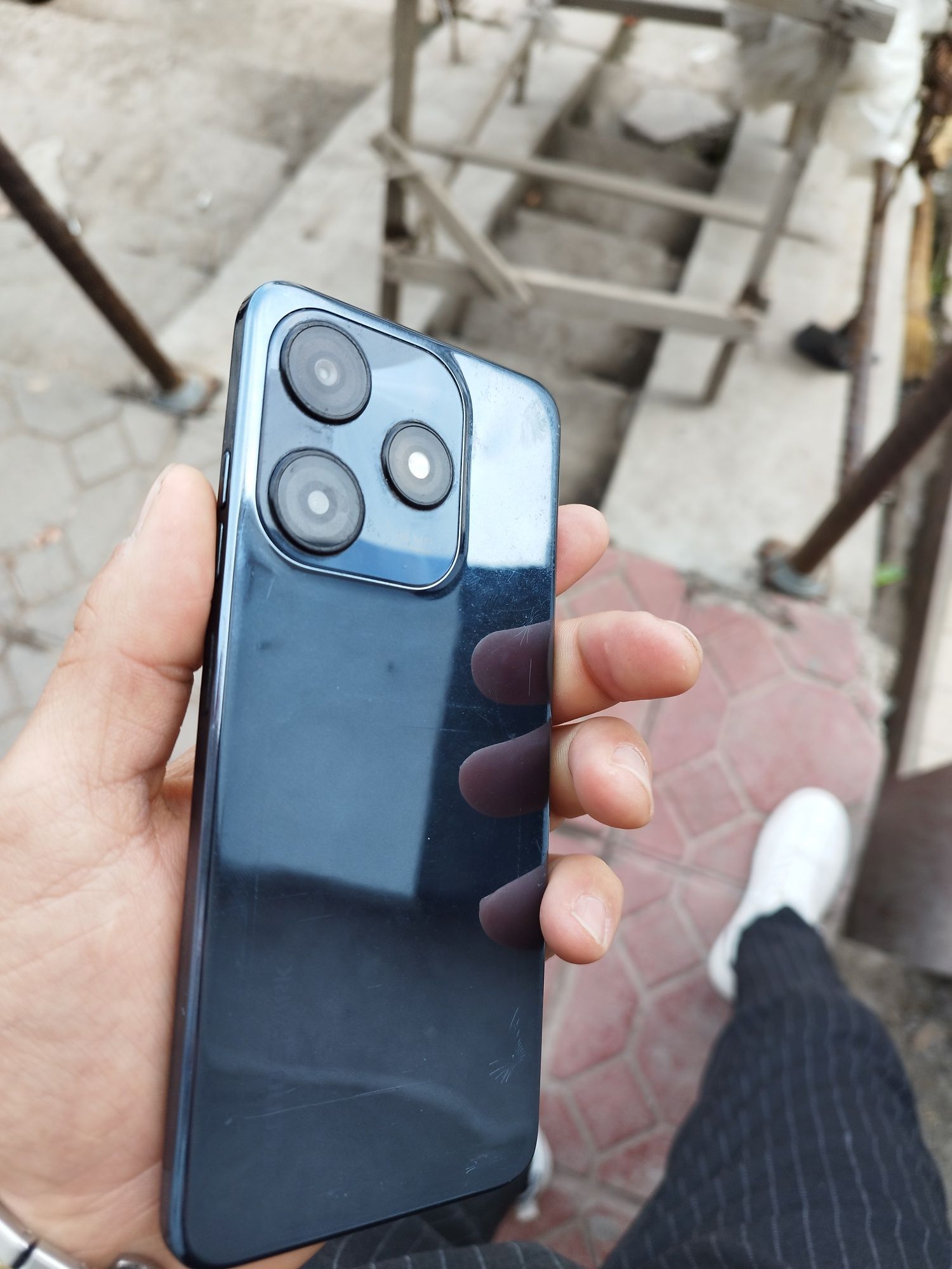 TECNO Spark 10C срочно сотилади ремонт курмаган каропкада документ бор