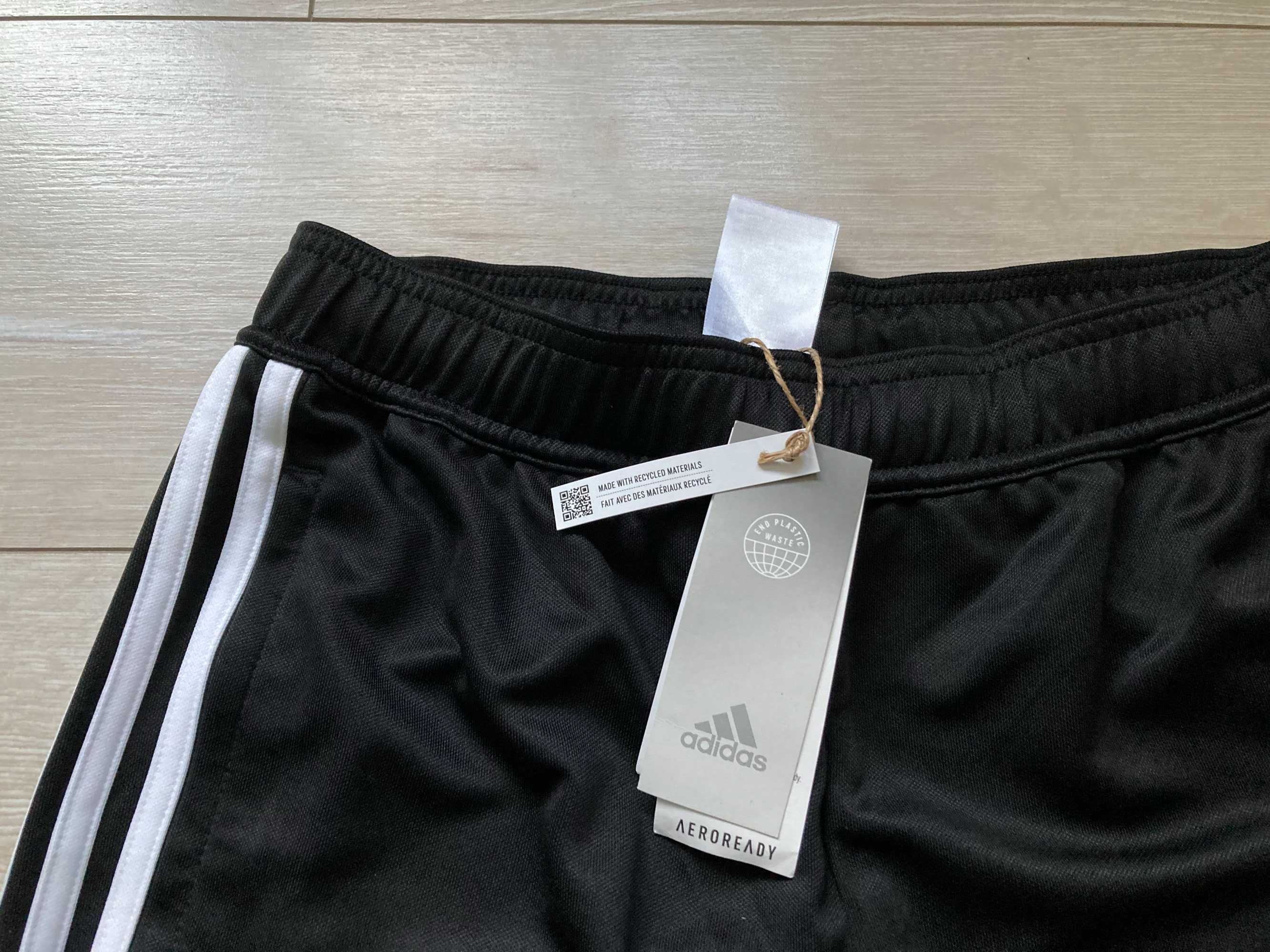 НОВО Адидас Adidas долнище долница на Копенхаген размер S