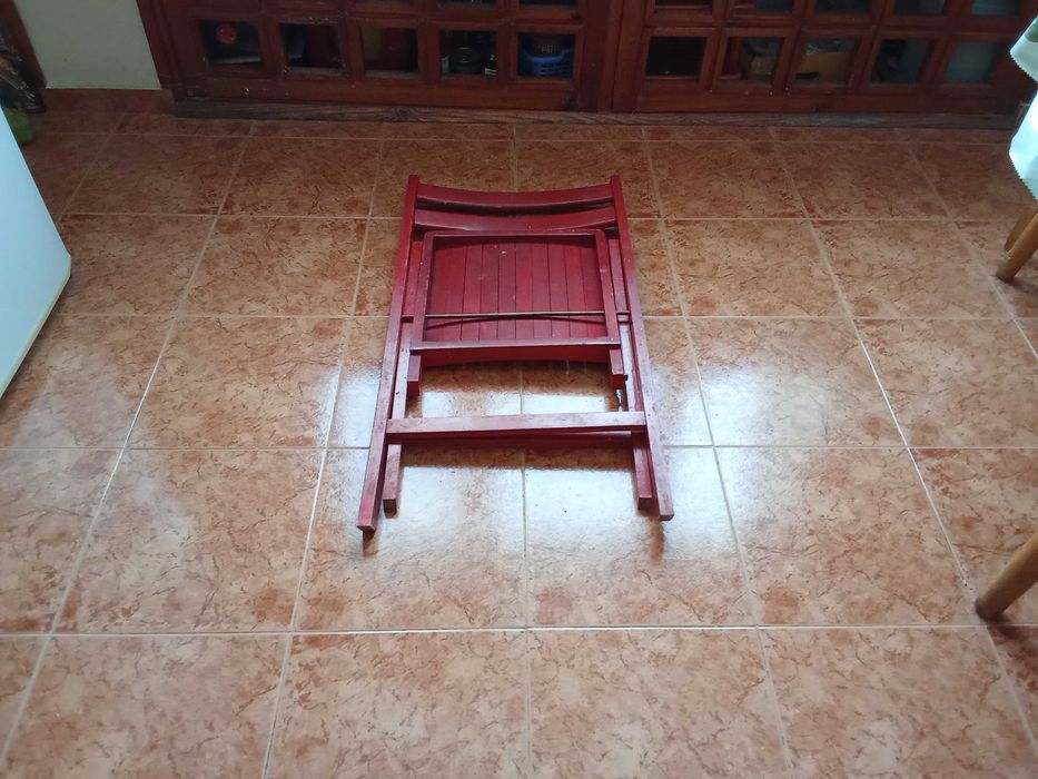 Дървен сгъваем стол