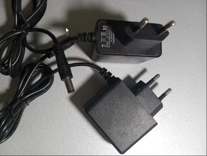 на модем или на роутер БЛОК ПИТАНИЯ 12v 1A