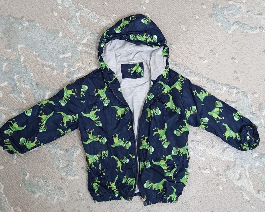 Продам ветровку детскую