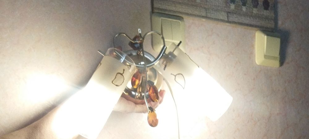 Продам люстрю и бра