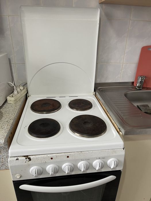 Продам электрическую плиту.