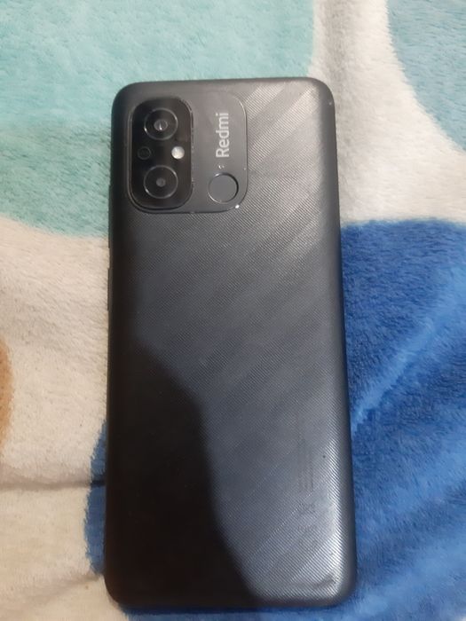 Обменяю телефон (разбитый экран сильно)