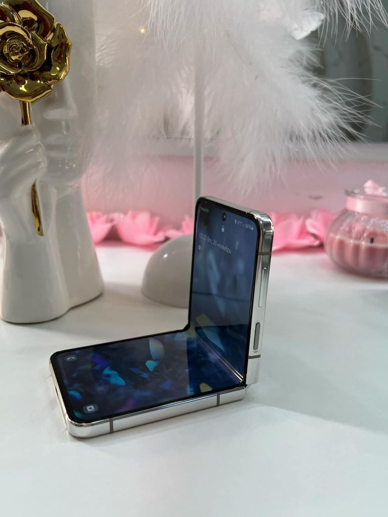 Samsung Z flip 5 Cream 256GB