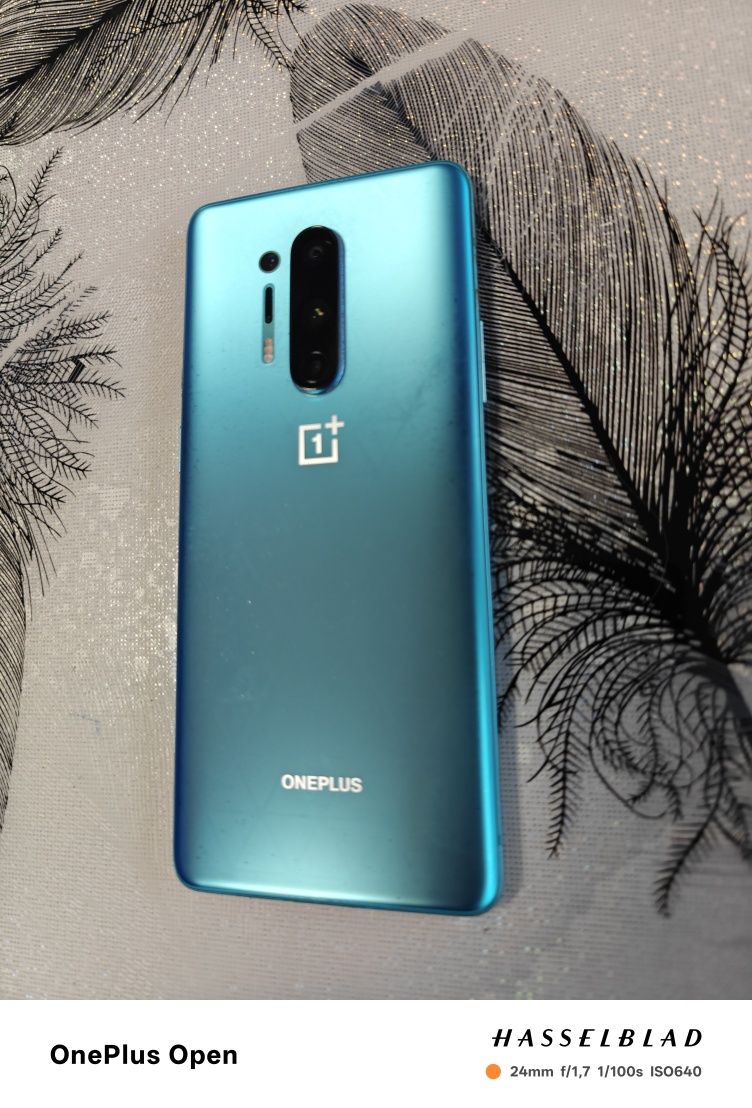 One Plus 8 Pro  отличен