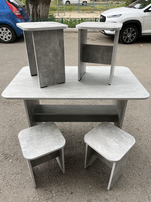 Стол кухонный +4 табуретки, Новый!