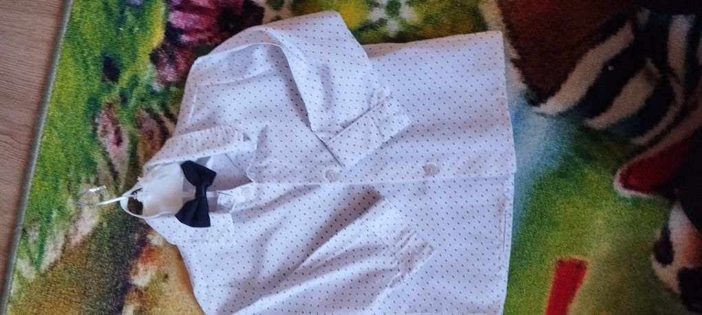 Сако с риза и папионка