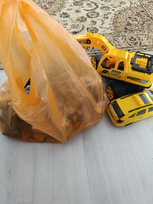 Отдам даром старые игрушки