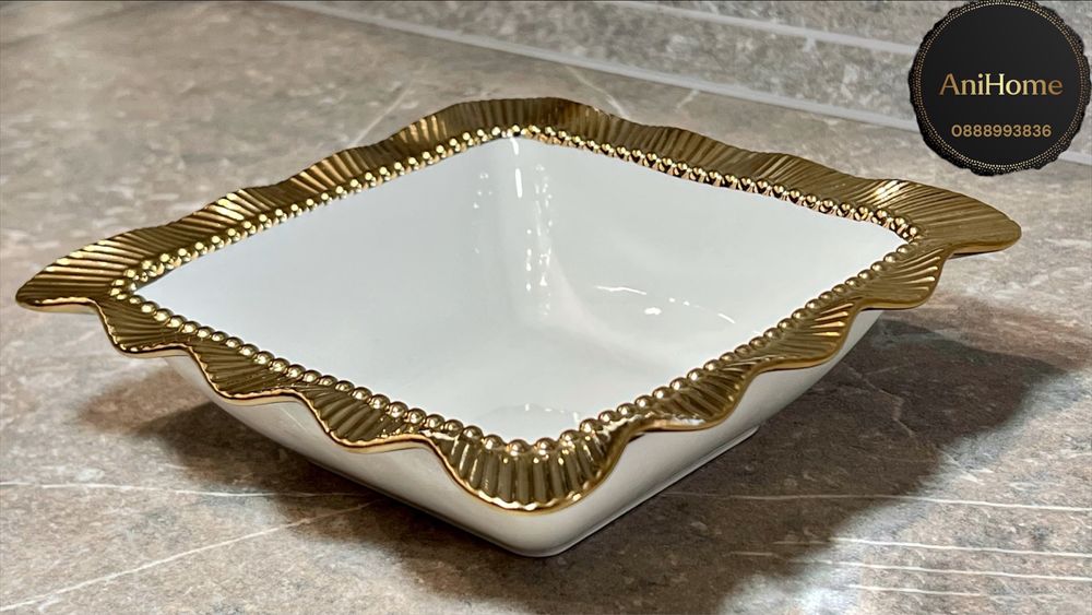 Луксозна керамична купа със златни орнаменти