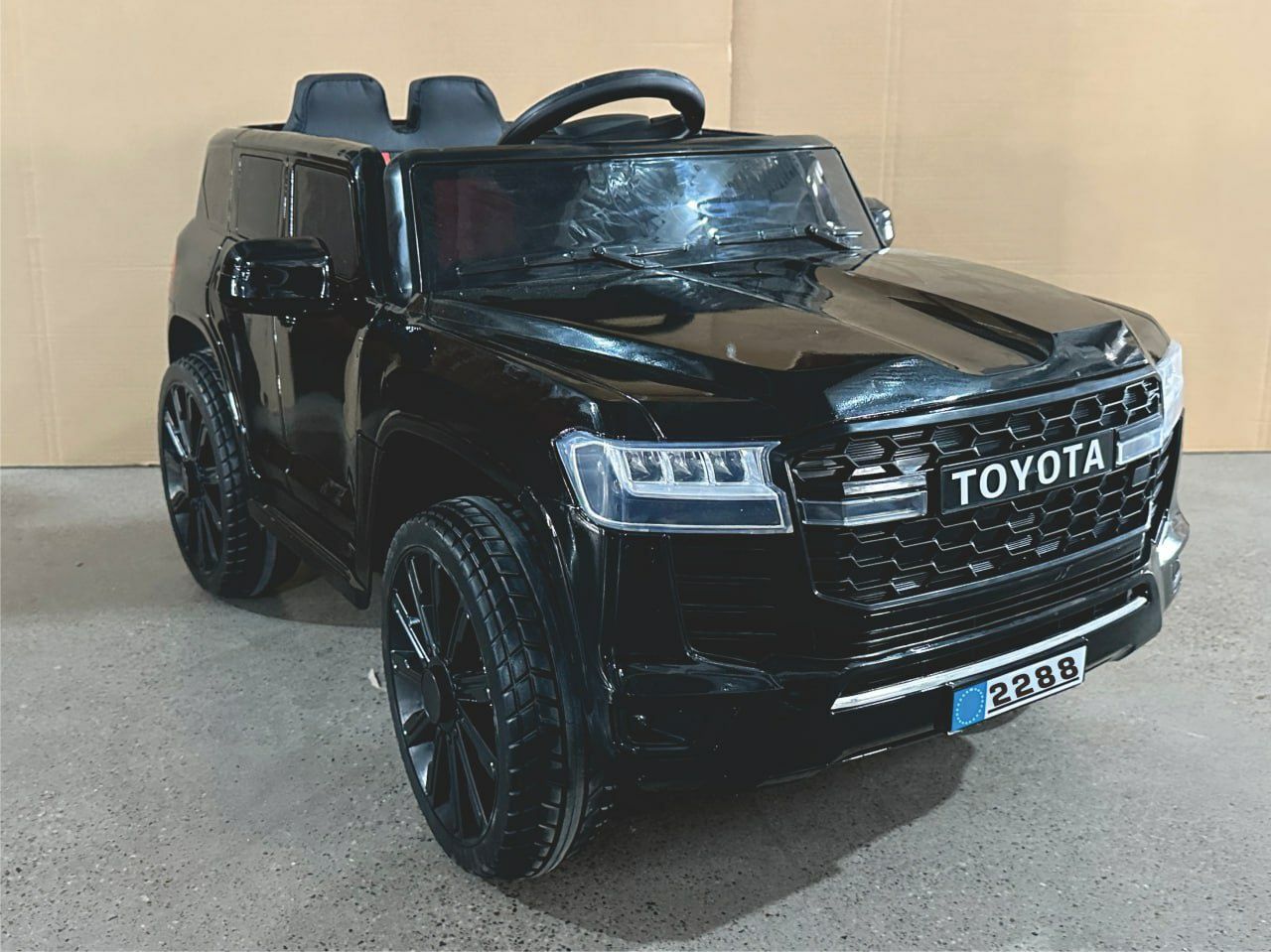 Новый детский электромобиль TAYOTTA LAND CRUISER 300. Доставка есть.