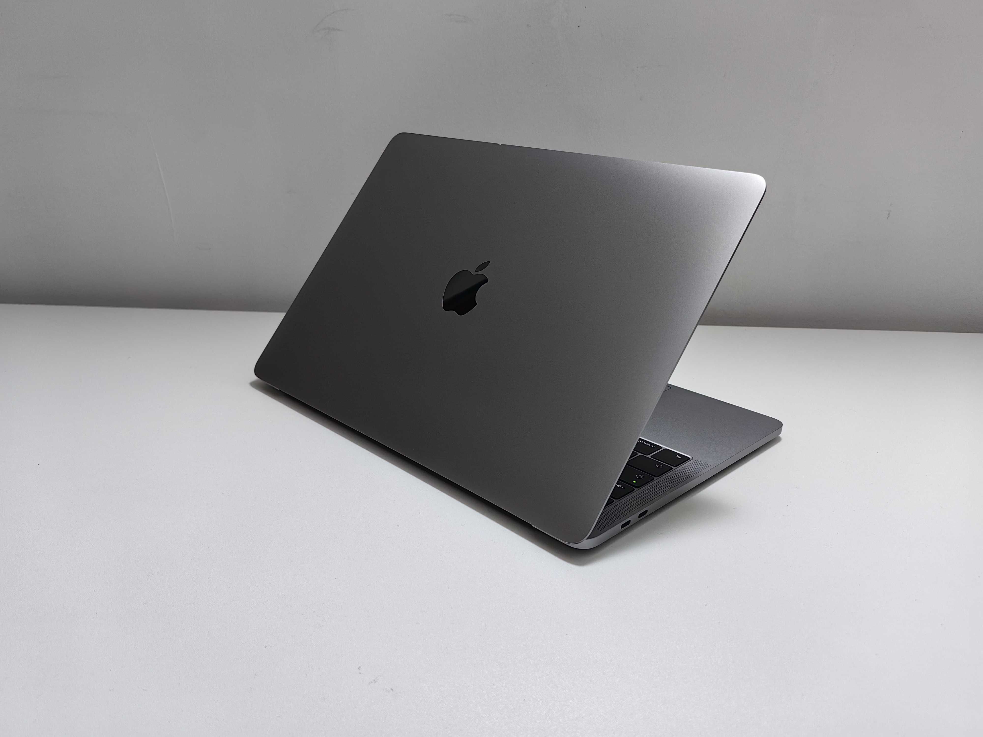 Macbook PRO 13 2018 Touchbar i7 16gb  baterie ca NOUA Factura GARANTIE