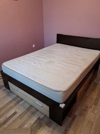 Продавам спалня с матрак и подматрачна рамка