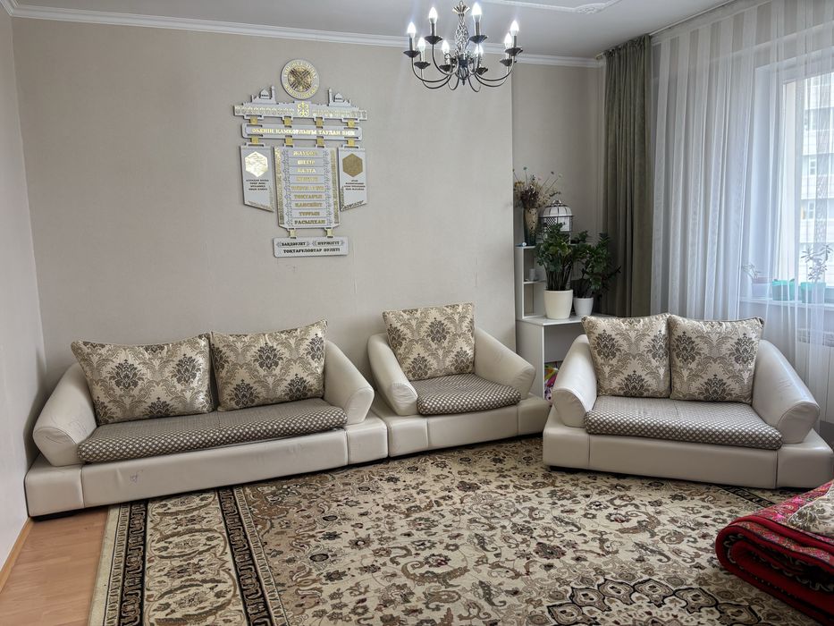 Продается диван. 50.000. 5 м в длину