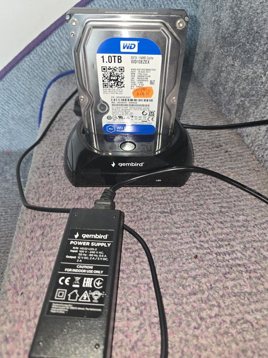 Doua hard drive-uri externe de 1TB și respectiv 80GB cu statie Gembird