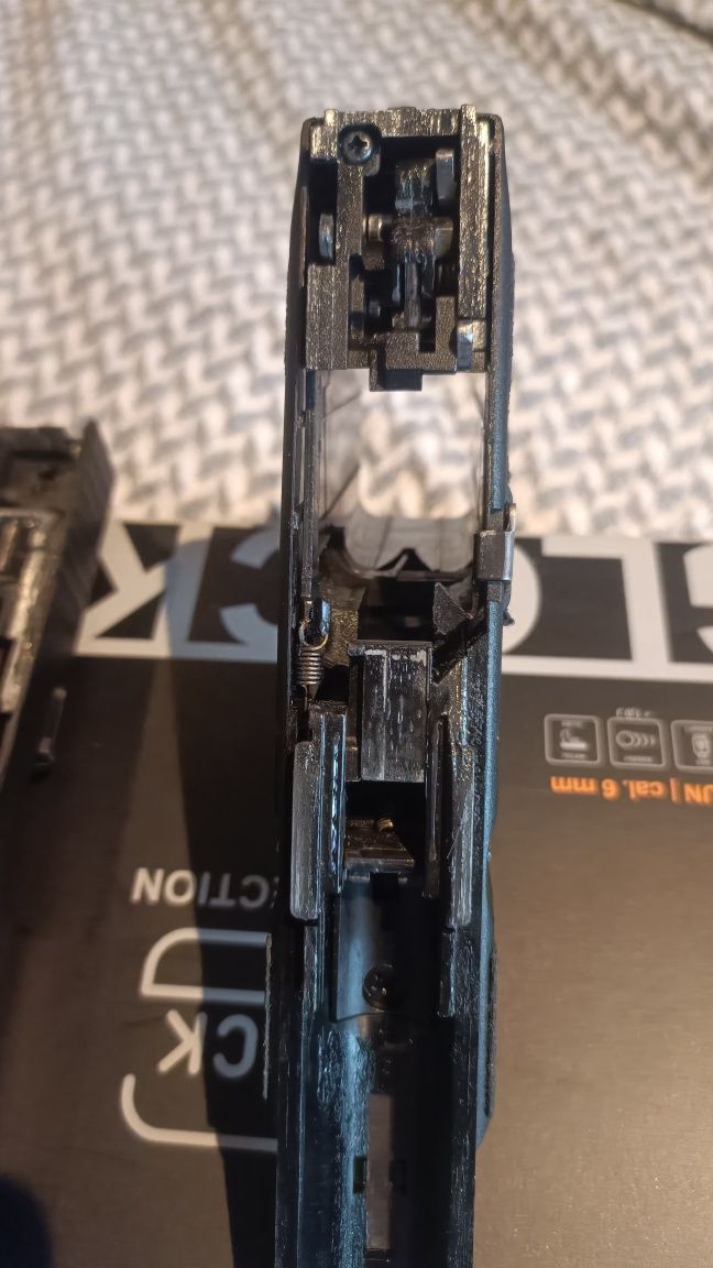 Airsoft Glock 19 4 генерация с 2 допълнителни еърсофт пълнителя