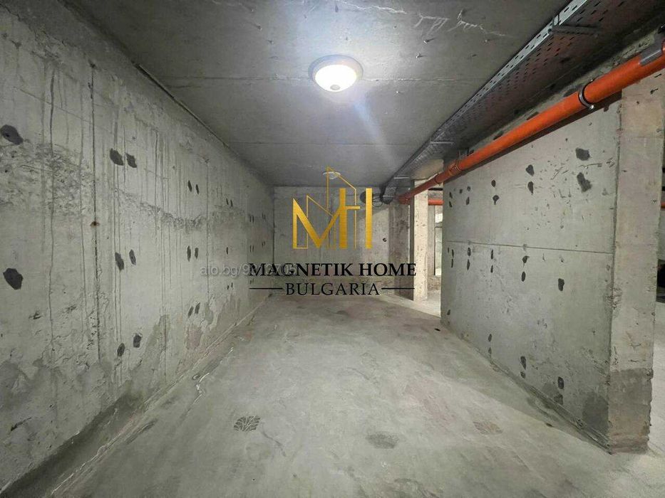 Две паркоместа в подземен частен паркинг в супер център