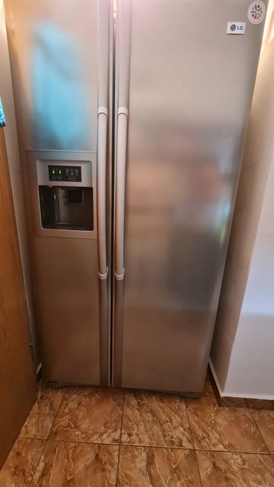 Frigider side by side LG