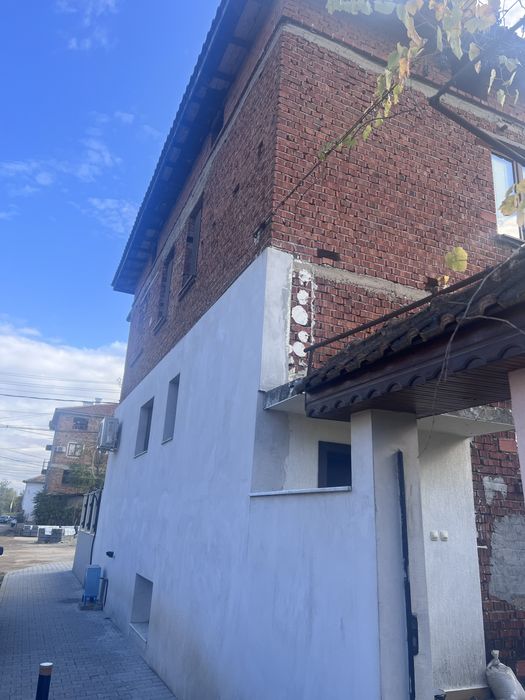 Етаж от къща с дворно място